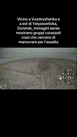 Il convoglio è stato rapidamente colpito da un’offensiva ucraina ben coordinata: i droni hanno neutralizzato tre mezzi e danneggiato altri due, mentre un lancio di HIMARS ha distrutto un ulteriore veicolo. Un ultimo mezzo è stato messo fuori uso dal fuoco di copertura proveniente da postazioni vicine. Le immagini seguenti mostrano lo scenario devastato: rottami in fiamme tra campi e filari di alberi, con perdite russe stimate tra i 50 e i 100 soldati. #ukrainewar #frontline #himars #drone #warnews 