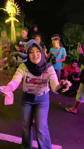 Eh ya ampun mbak angel sawer”dancer🔥💃💃💃💃💃💃💃#imaproduction #karnavalmadurejo2025 #fypシviral @Angelita Septianaa 