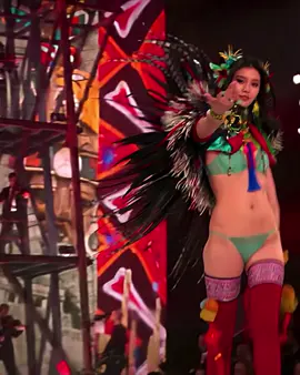 Văn hoá châu Á tại trời Tây#fyp #mingxi #hemongdao #victoriasecretfashionshow #Runway 