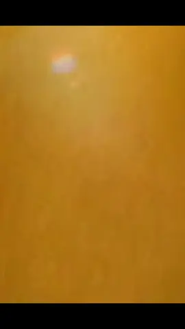 “Thân trung ấm” (còn gọi là trung ấm thân, thân trung hữu) là khái niệm trong Phật giáo, đặc biệt được nhắc đến nhiều trong A-tì-đàm và các kinh điển Đại thừa, như Kinh Địa Tạng, Kinh A-di-đà, Kinh Thủ Lăng Nghiêm… 1. Ý nghĩa 	•	Trung ấm nghĩa là “trạng thái ở giữa”: 	•	Sau khi một chúng sinh chết (hết thọ mạng nơi cõi đó), thần thức rời khỏi thân xác cũ. 	•	Trước khi tái sinh vào cảnh giới mới (tùy nghiệp thiện ác), thần thức có một giai đoạn tồn tại tạm thời, gọi là thân trung ấm. 2. Đặc tính của thân trung ấm 	•	Không có hình thể thô nặng như thân người, nhưng vẫn có hình tướng vi tế, do nghiệp lực chiêu cảm. 	•	Thân này có đầy đủ các căn (mắt, tai, mũi, lưỡi, thân, ý), nhưng tinh tế hơn, không bị ngăn ngại bởi vật chất. 	•	Thân trung ấm có thể di chuyển nhanh, chỉ trong một niệm có thể đi xa rất xa. 	•	Thời gian tồn tại tối đa 49 ngày, sau đó nhất định phải tái sinh theo nghiệp. 	•	Trong khoảng thời gian này, thân trung ấm chịu nghiệp báo, có thể cảm thấy khổ hay vui tuỳ phước đức đã gieo. 3. Sự quan trọng 	•	Đây là thời kỳ quyết định: nếu được trợ duyên như tụng kinh, niệm Phật, làm phước, hồi hướng… thì thần thức dễ được sinh về cảnh giới lành, thậm chí vãng sinh Cực Lạc. 	•	Nếu không, thần thức sẽ theo nghiệp lực mà đi vào cảnh giới tương ứng (người, trời, ngạ quỷ, súc sinh, địa ngục…). 4. Liên hệ tu tập 	•	Người còn sống nên tu phước, tu giới, tu định, tu tuệ để khi thân trung ấm xuất hiện, thần thức được minh mẫn, ít sợ hãi, dễ vãng sinh. 	•	Gia quyến nên làm việc thiện, phóng sinh, tụng kinh, niệm Phật, hồi hướng công đức cho người mới mất để trợ duyên. #phatphapnhiemmau #phatphap #LearnOnTikTok #foryou #buddha 