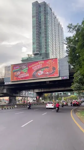 Selamat datang di pintu masuk kota surabaya #fyp #tiktok #surabaya #supersero7 #viralvideo 