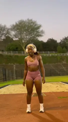 My legs were killing 😭😭#OnTheFloor #adidas #beautytlokana #gym #dance 