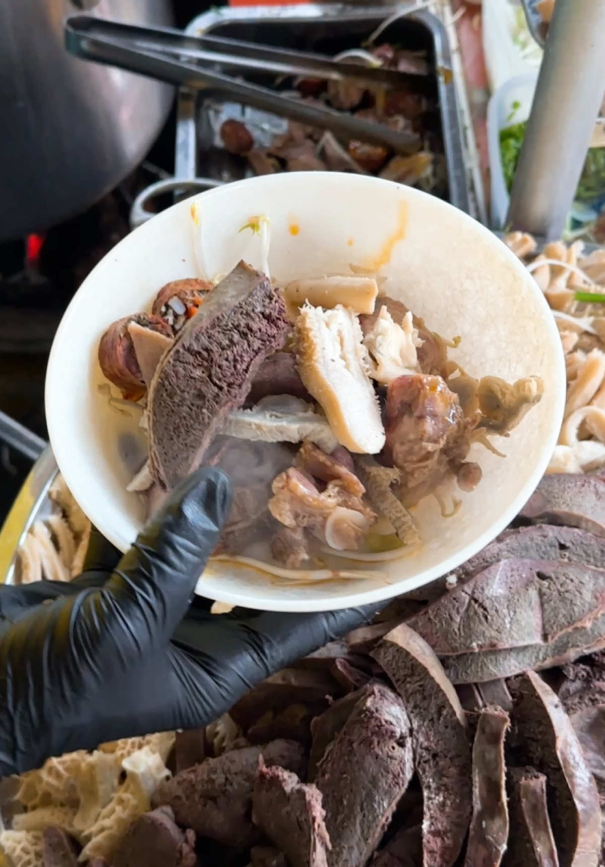 Cháo mắt bò mix nạm lòng bò thập cẩm đang làm dân tình “nghiện vị” tại Cháo Bò 99 🌪️ Mỗi muỗng là một cú chạm đậm đà, vừa no bụng vừa ấm lòng, ăn vào thấy hot trend chẳng đùa 🔥. Rủ ngay team cốt thân iu, mấy đứa bạn cùng lớp hay nhóm đồng nghiệp ghé thử, ngồi chung mâm vừa húp cháo vừa tám chuyện thì chuẩn bài gây sốt 😍 #chaobo99 #ancungtiktok #LearnOnTikTok #xuhuongtiktok #riviewanngon 