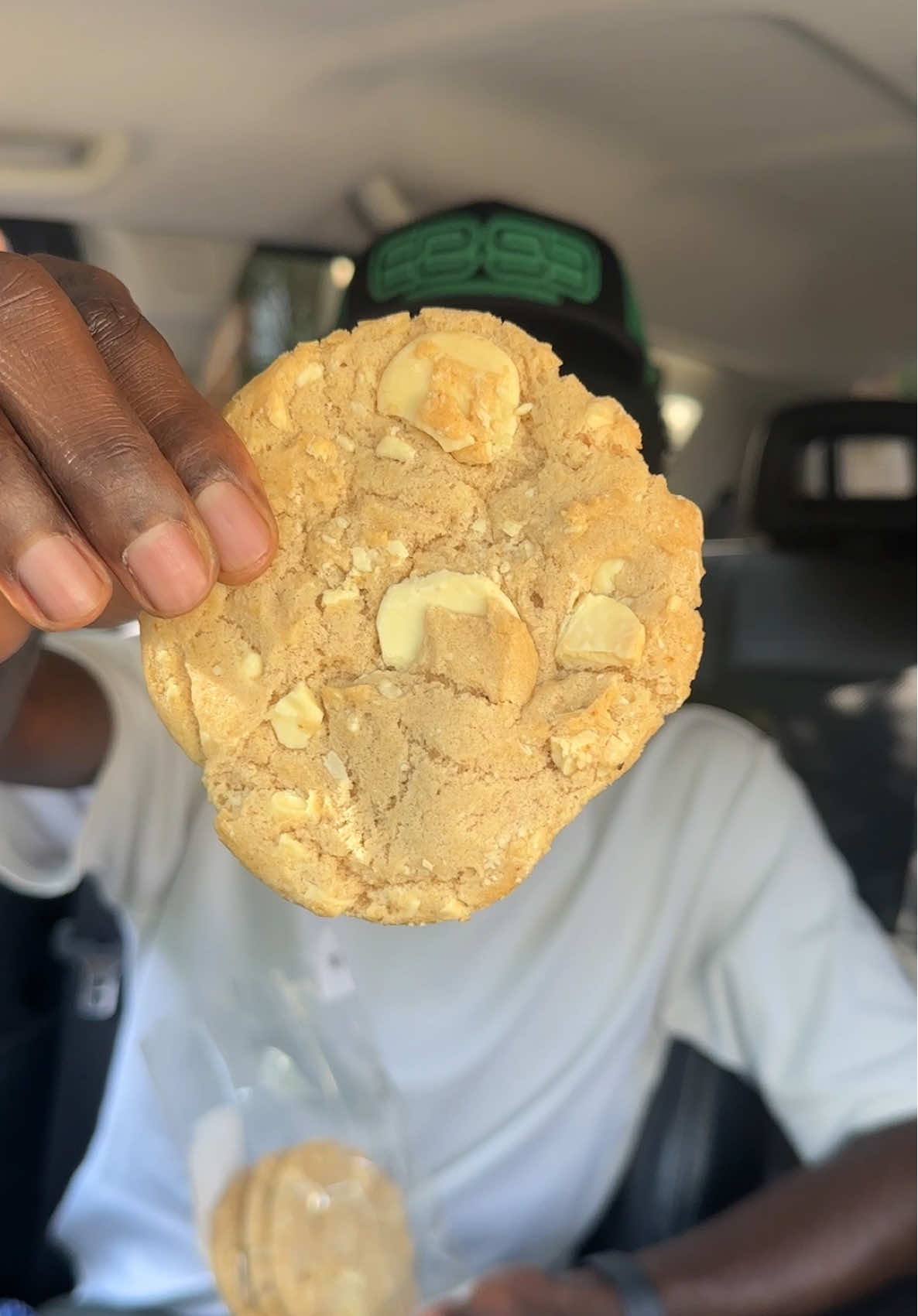 @Tesco new white chocolate cookies review #swarvekevsz #tesco #whitechocolatecookies #cookies #foodreview 