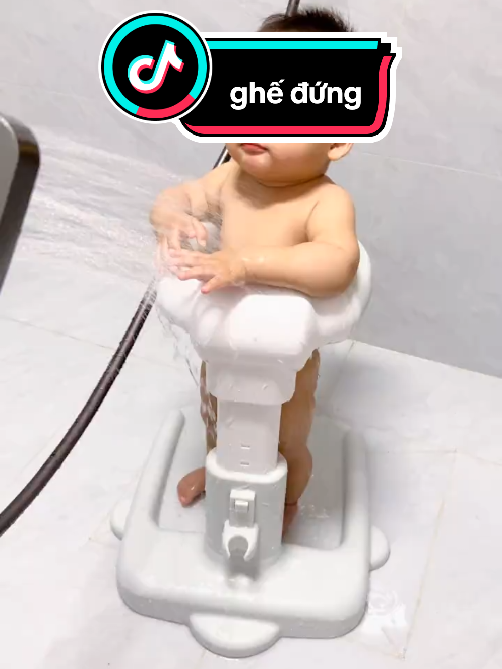 Có ghế đứng tắm bố hết lười ngay#mevabe #yeucon #xuhuong #vietnam #domevabe 