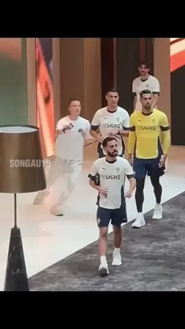 Ronaldo refuses fans 😢 #ronaldo #football #Viral #fyp #video 