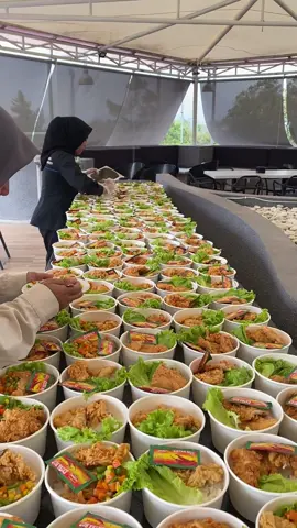 Kali ini ngebox 500 box beneran bantuin kok🚀👯‍♀️ #hotel #malang #malanghits #malangfoodies #fyp 