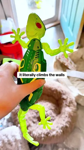 I can’t believe I got one before they sold out again 😭  #toysforkids #robottoys #lizardrobot