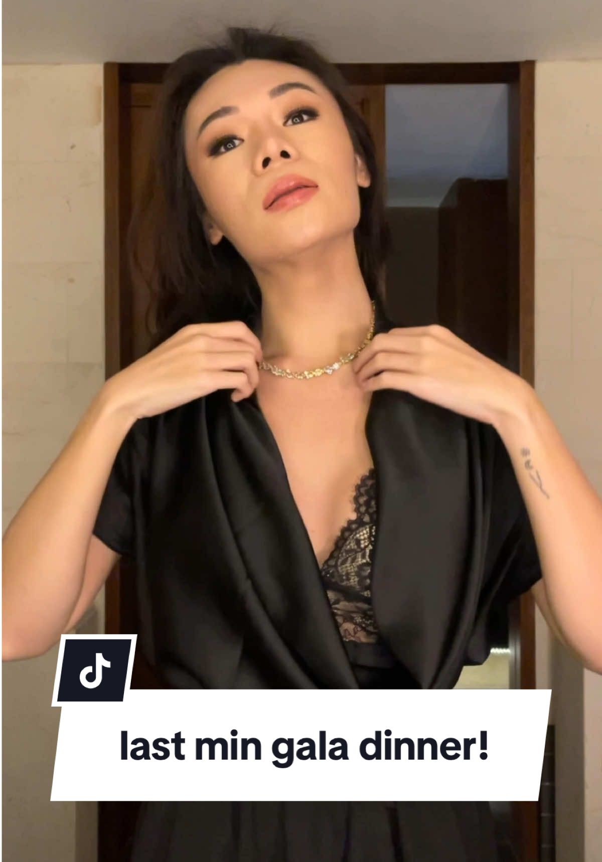 it's actually not a dress, it's a reverseable top & skirt!!! 