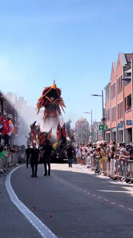 Phoenix = 2025 Das ist Buurtschap Tiggelaar während Corso Zundert 2025, mit ihrer Kreation 