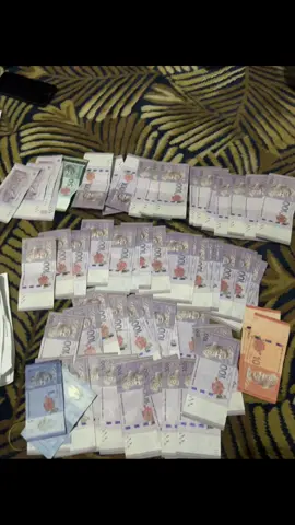 Duit duitt💸💵#duit #fypmu #money #yourpage #kerjakeras 