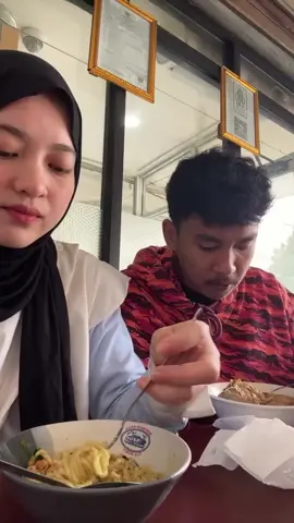 yang gerak bayar #bucin #pacaran #bayar #makan 