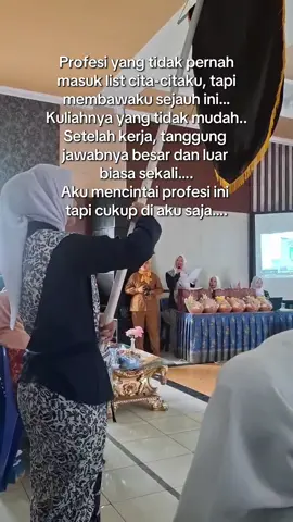 Aku bangga menjadi Bidan, tangan pertama yang menyambut kehidupan pertama kalinya🤍…… Aku mencintai profesiku…. Tapi cukup di AKU SAJA.🥰# #midwife #bidan #ikatanbidanindonesia 