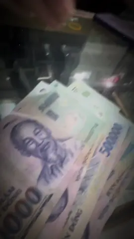 tiền có kiếm như nước rồi cũng sẽ trôi hết🤣