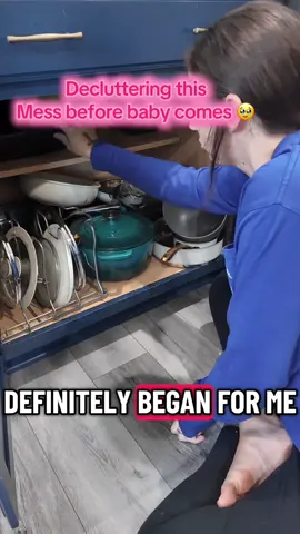 Only took me 16 minutes real time, why I’ve been putting it off, who knows 🤦🏻‍♀️ #decluttering #declutter #organizedhome #organization #KitchenHacks 