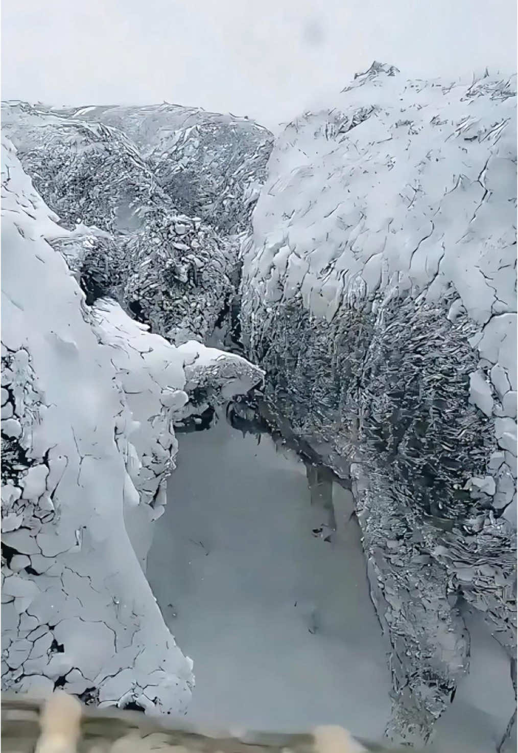 Frozen world #satisfyling #asmr #ice #snow #fyp #oddlfysatisfying 