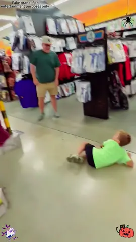 Funny Spirit Halloween #spirithalloween #halloween #scareprank #scard #sceream 