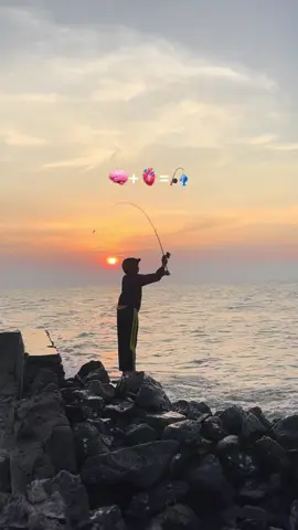 🥰 #fyp #mancing #fishing #trending #viral #mancingmania #mancingliar #sunset 
