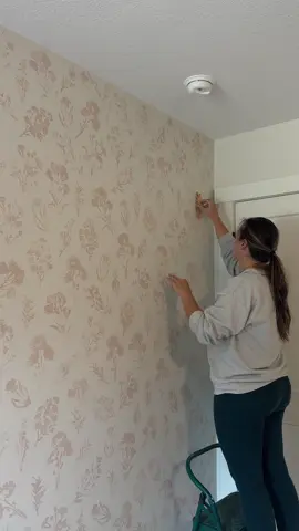 This was so therapeutic to do!! Catch me stamping all my walls now 🫢 #floralwallpaper #accentwall #interiordesign #fyp 