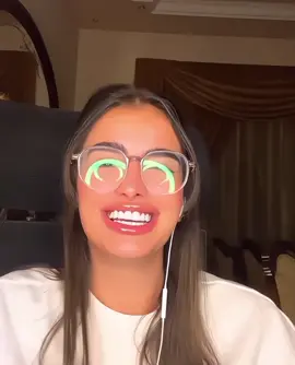 الضحكة🥺💜 . . #goviral #gaya #لبنان_مصر_الخليج_سوريا #مصمم_فيديوهات🎬🎵 #الشعب_الصيني_ماله_حل😂😂 
