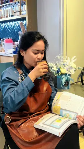Bisa ngopi sambil makan ??? #fyp #cookiesoftiktok #coffeetiktok #viralvideo #butterlife 