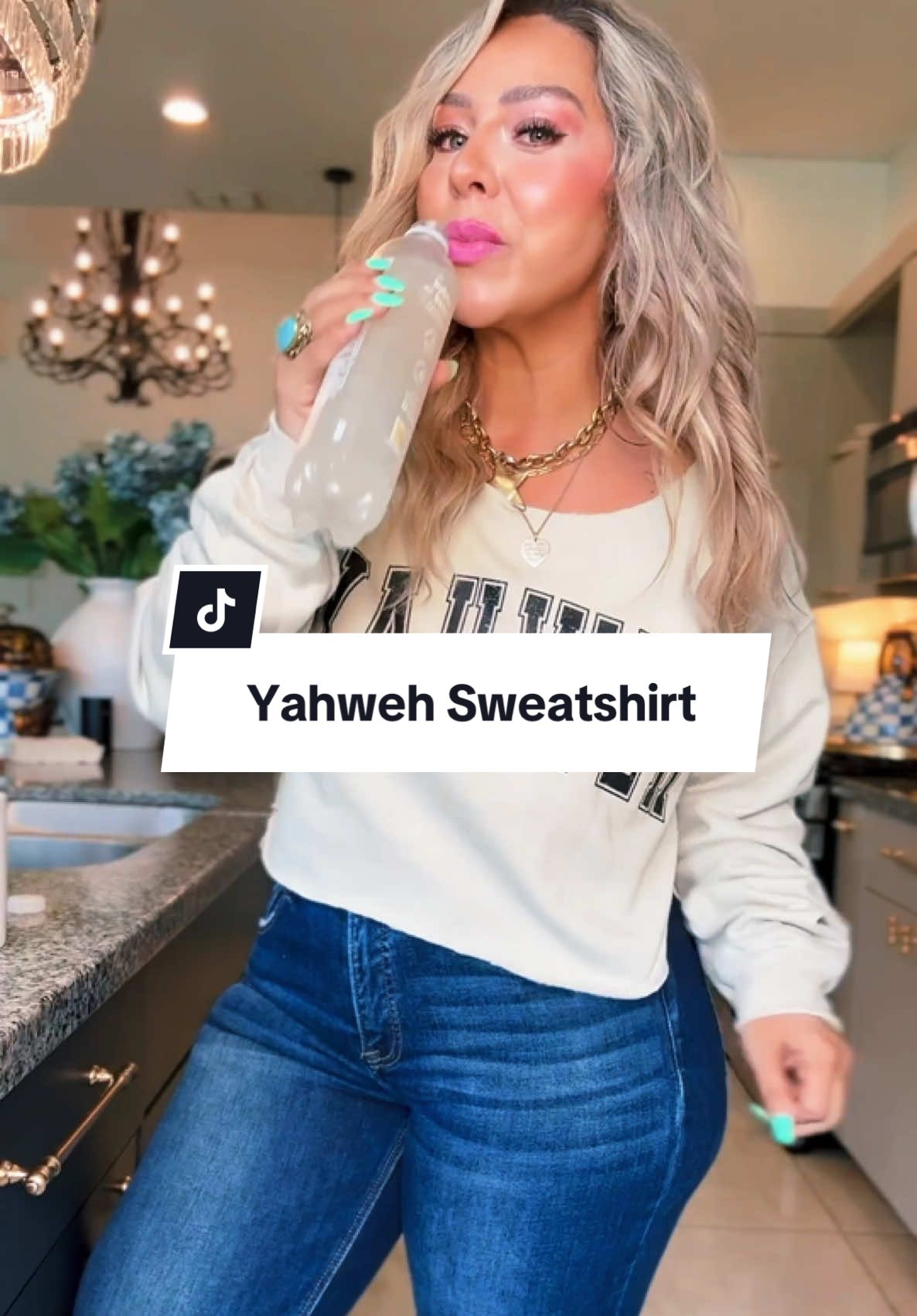 Love Jesus and representing him in Fashion👏🏼 #christianapparel #christianclothing #christianshirts #midsizestyle #fashiontiktok 