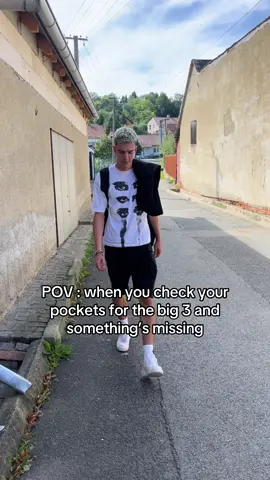 phone, wallet and ..? you tell me💔 #fyp #foryou #relatable #phone #suchyn 
