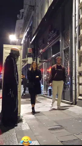 Play pranks pretending to be ghosts#funnyvideos #prankvideo #usatiktok🇺🇸 #prank #fyp 