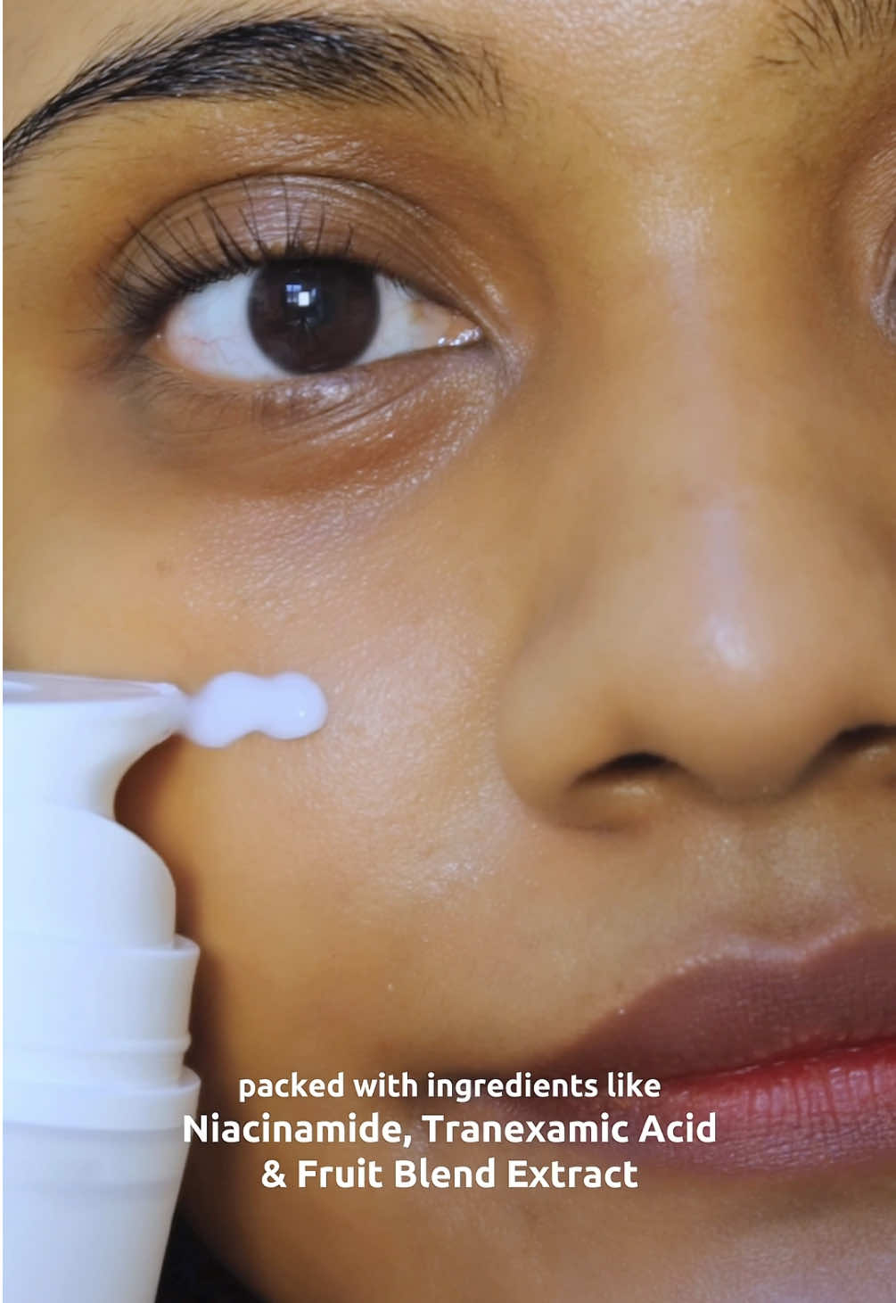 i said it before and i'll say it again 🗣️🗣️🗣️ if you need an affordable moisturiser that targets dull skin and acne marks while keeping your skin well hydrated, this is the one for you ✨  use it before you put on makeup, as a sleeping mask and thank me later! 🫶🏽 #brighteningmoisturizertheoriginote #hydrating #brightmoistjinot #skintok #fyppppppppppppppppppppppp 