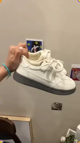Giày thể thao trắng êm #giaythethao #giaytrang #giaydihoc #xuhuong #viralvideo 