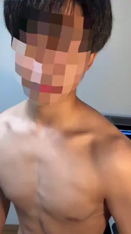 筋トレ9ヶ月目　#09 #高校1年生 少しずつ変化を実感できるようになってきました！でもまだまだ満足してないので、大胸筋下部・腹筋・腕・背中を中心にこれからも追い込みます！🔥 先輩方、ぜひアドバイスお願いします！ #筋トレ   #自重　 #初心者トレーニー 