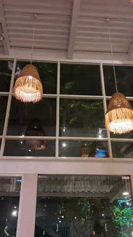Mentahan video ngafe,,  dinner di cafe,, nongkrong ngopi di cafe,,  Ambil aja buat prank #mentahan #cafe #cafesidoarjo #ngopi 