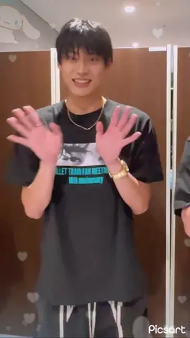 みんな終演後でもこんなに笑顔でお見送りしてくれて本当にありがとう☀️幸せな気持ちだよ！とても！ 『BULLET TRAIN FAN MEETING 2025「10th anniversary 夢の青春８きっぷ」』in神奈川・横浜BUNTAI2025.9.9  #超特急到着後再点検 #超特急好きな人と繋がりたい #超特急タカシ #超特急アロハ #超特急  #超特急と8号車のMEMORIAる@超特急🪐OFFICIAL @松尾太陽 TAKASHI MATSUO @超特急 ユーキ🍅 @🤙髙松アロハ🤙 