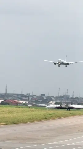 Just arrived this Airpeace !B777 -300 from Abuja 