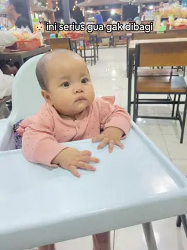 👶🏻 Aer putih kek bagi biar gak kosong bgt ini meja gua 
