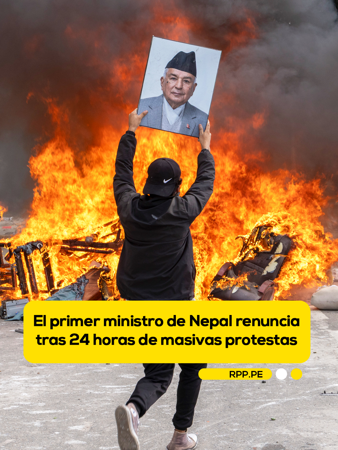 🚨 El primer ministro de Nepal, K.P. Sharma Oli, presentó su dimisión este martes tras un levantamiento juvenil de 24 horas que ha provocado el colapso de su Gobierno, una revuelta que se ha cobrado la vida de al menos 19 personas en la represión más sangrienta de la historia democrática reciente del país. Sin embargo, la renuncia de Oli no ha calmado la situación en las calles, y las protestas han continuado en la capital incluso después de conocerse la noticia. 📲 Más información en rpp.pe