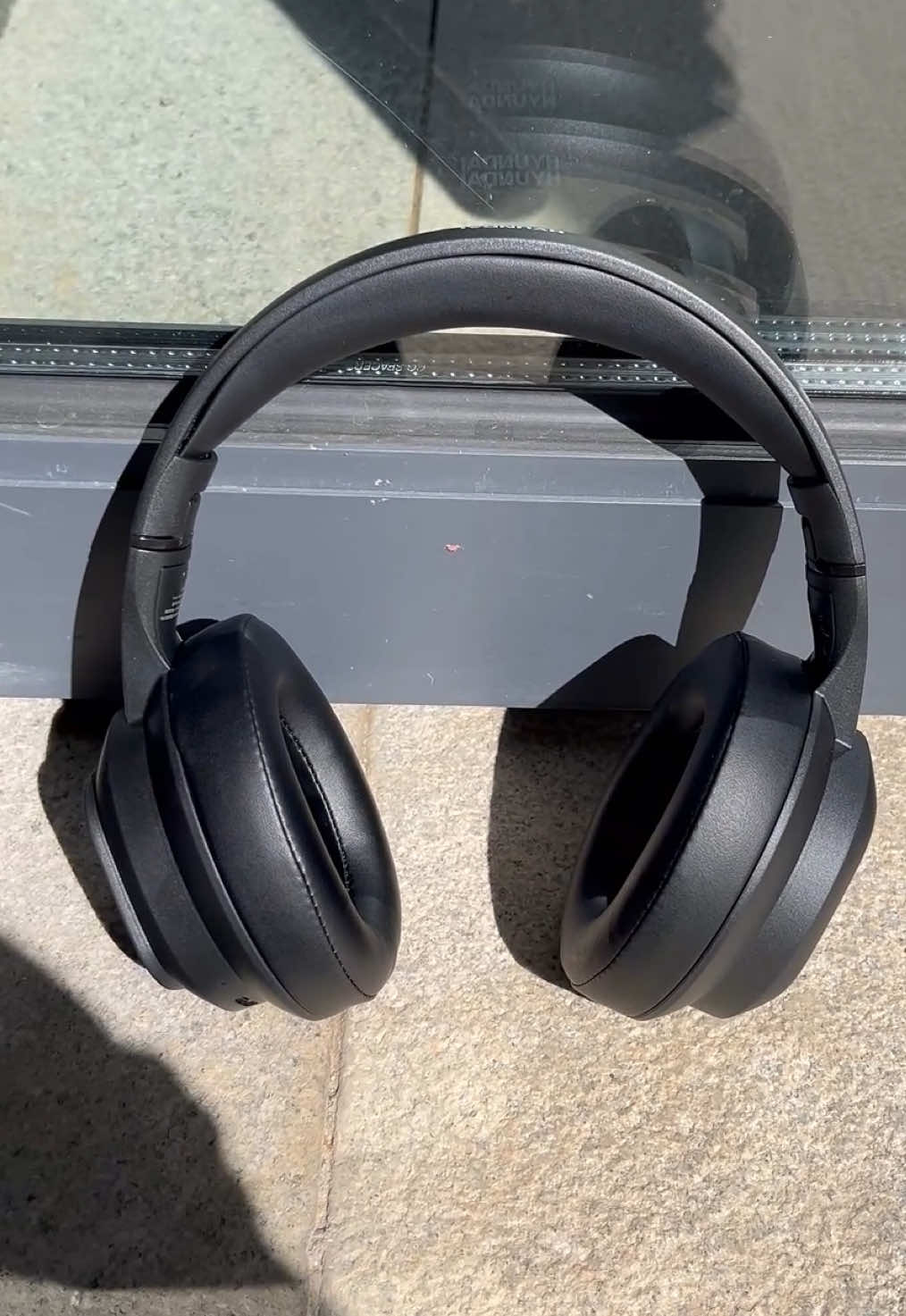 I’ve never seen earbuds with touch screens before—these are insane!.#hyundai #headphones #earbudswireless #ClipOnEarbuds#affordablefinds