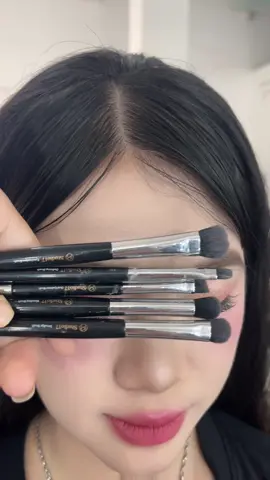 Bạn chưa biết dùng cọ gì để Makeup mắt thì hãy tham khảo ngay bộ 5 cây cọ của Pickomall VN nha#pickomallvn #studio17 #studio17vietnam #cọmắt #eyebrushset 