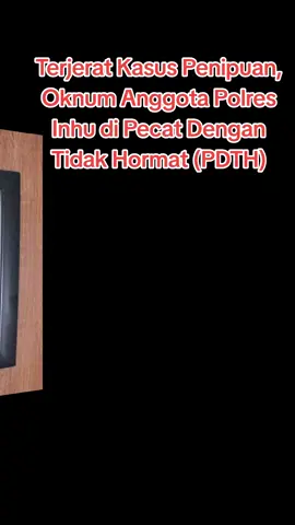 Terjerat Kasus Penipuan, Oknum Polisi Dipecat, Kapolres Inhu Pimpin Upacara PTDH INHU – Polres Indragiri Hulu (Inhu) kembali menegaskan komitmennya dalam menegakkan kedisiplinan dan profesionalisme di tubuh institusi Polri. Pada Selasa (9/9/2025) pagi, bertempat di Lapangan Apel Mapolres Inhu, dilaksanakan Upacara Pemberhentian Tidak Dengan Hormat (PTDH) terhadap seorang personel yang terjerat kasus pidana penipuan. Upacara yang berlangsung khidmat ini dipimpin langsung oleh Kapolres Inhu, AKBP Fahrian Saleh Siregar, S.I.K., M.Si. Personel yang diberhentikan tidak dengan hormat adalah BRIPKA Teguh Yona Permana. Berdasarkan putusan Pengadilan Negeri Pekanbaru Nomor 1076/Pid.B/2024/PN.Pbr, ia terbukti melakukan penipuan terhadap warga bernama Sunardi . Atas perbuatannya, BRIPKA Teguh dijatuhi pidana penjara selama satu tahun, dan akhirnya diputuskan dipecat dari dinas kepolisian berdasarkan Peraturan Pemerintah Nomor 1 Tahun 2003. Upacara PTDH dilaksanakan secara terbuka dengan prosesi pembacaan keputusan Kapolda Riau, penyerahan dan penyilangan tanda foto personel yang dipecat, serta amanat Inspektur Upacara. Kapolres Inhu dalam amanatnya menyampaikan pesan tegas bahwa Polri tidak akan mentolerir setiap bentuk pelanggaran hukum maupun kode etik yang mencoreng nama baik institusi. “Kegiatan ini bukan untuk mempermalukan, namun sebagai wujud komitmen kami bahwa setiap anggota Polri yang melakukan pelanggaran berat harus siap menerima konsekuensinya. Kami berharap seluruh personel menjadikannya sebagai pelajaran untuk selalu menjaga kehormatan dan amanah masyarakat,” ujar Kapolres Inhu melalui Kasi Humas Polres Inhu, AIPTU Misran, SH. Upacara ini dihadiri Wakapolres Inhu, para pejabat utama, kapolsek jajaran, perwira, Bhayangkari, hingga seluruh personel Polres Inhu. Para peserta upacara terdiri dari gabungan pleton staf, Sat Samapta, Sat Lantas, Sat Reskrim/Intelkam, PNS Polres, hingga Bhayangkari. Meski berlangsung dengan nuansa keprihatinan, seluruh rangkaian acara berjalan tertib, lancar, dan penuh makna. Upacara selesai pada pukul 08.30 WIB dengan situasi yang aman dan kondusif. Menurut AIPTU Misran, keputusan ini adalah langkah tegas institusi untuk menjaga kepercayaan publik. Polres Inhu berharap, peristiwa ini menjadi pengingat bagi seluruh personel agar selalu menjunjung tinggi integritas, disiplin, dan loyalitas sebagai pelindung, pengayom, dan pelayan masyarakat.