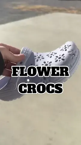 @Crocs these floral crocs are so cute and girly! In love! #crocs #crocsgang #tiktokshopcreatorpicks #flowercrocs #fallshoes