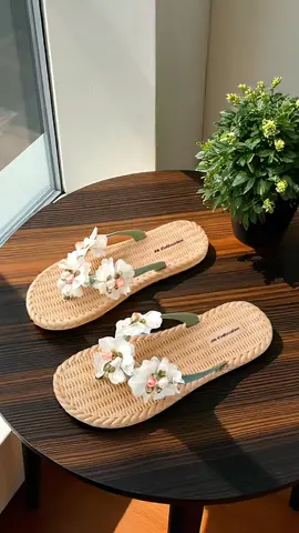 sandal wanita bunga, sandal wanita terbaru 2025 #affiliate #affiliatetiktok #affiliatemarketing #fyp #foryou 