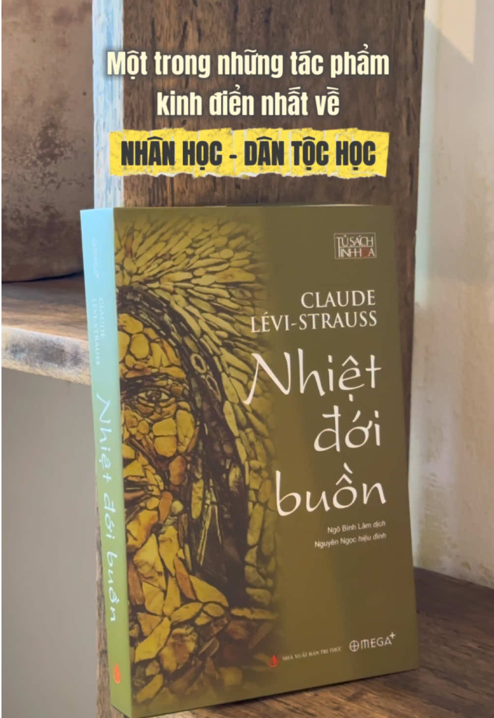 Đây là cuốn du ký đưa chúng ta đến với những nhóm người ở xa xôi nhất trên hành tinh còn gần nhất với tình trạng nguyên thủy, sắp và chắc chắn sẽ biến mất, mà tác giả là người chứng kiến và tiếp xúc cuối cùng. #omegaplus #BookTok #claudelevistrauss 