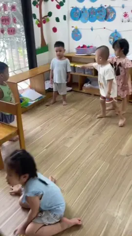 Cô ơi bạn ẻz trong lớp rồi 😂🤣🤣  #xuhuong #mamnongiaitri #viral 