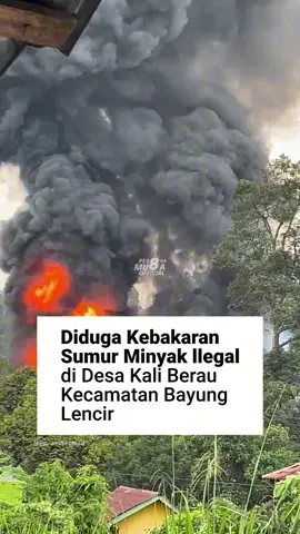Kobaran api membara dan asap hitam membumbung tinggi yang di duga berasal dari sumur minyak ilegal di desa kali berau kecamatan bayung lencir. Sementara info yang di dapatkan sekitar 6 orang yang di bawa ke RSUD Bayung Lencir, untuk mendapatkan perawatan yang intensif. Dan ada 2 orang warga yang mengalami luka serius. #pesonamuba #ilegaldriling #bayunglencir 