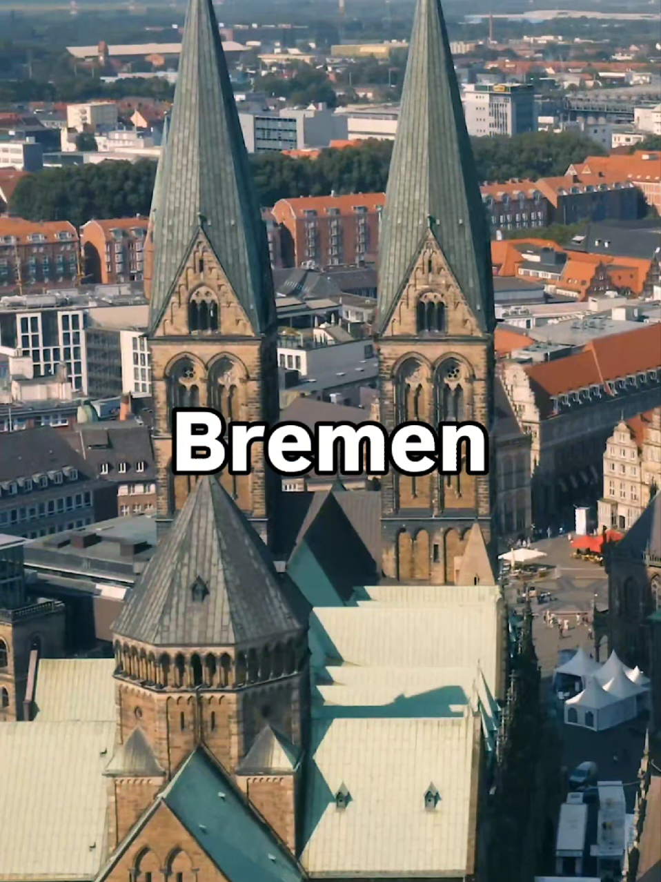 Bremen ist eine Großstadt im Norden Deutschlands. Sie ist bekannt für ihre Geschichte und ihre prächtige Architektur. Sie ist die Hauptstadt des kleinsten deutschen Bundeslandes, bestehend aus Bremen und Bremerhaven. In der Vergangenheit war Bremen auch ein wichtiges Handelszentrum und wurde das “Rom des Nordens” genannt. Bremen wurde 787 von Karl dem Großen gegründet und war im Mittelalter Hauptstadt der Hanse und später Reichsstadt. Die Hauptattraktion Bremens ist natürlich der Marktplatz, das Herz der Stadt, auf dem sich viele berühmte Denkmäler befinden. In der Mitte des Platzes steht die Rolandstatue, das Symbol der Stadt und ihrer Unabhängigkeit. Auf dem Platz befindet sich außerdem das Bremer Rathaus, eines der schönsten Profanbauten Europas, und das Denkmal der Bremer Stadtmusikanten, das durch das Märchen der Brüder Grimm zum Wahrzeichen der Stadt wurde. Heute ist Bremen ein Beispiel für nachhaltige Entwicklung, die industrielle Produktion, kulturelles Erbe und Attraktivität für Wohnen und Tourismus vereint. Was möchten Sie in Bremen sehen und welche Jahreszeit eignet sich dafür am besten? #bremen #deutschland #germany #bremerhaven #tour 