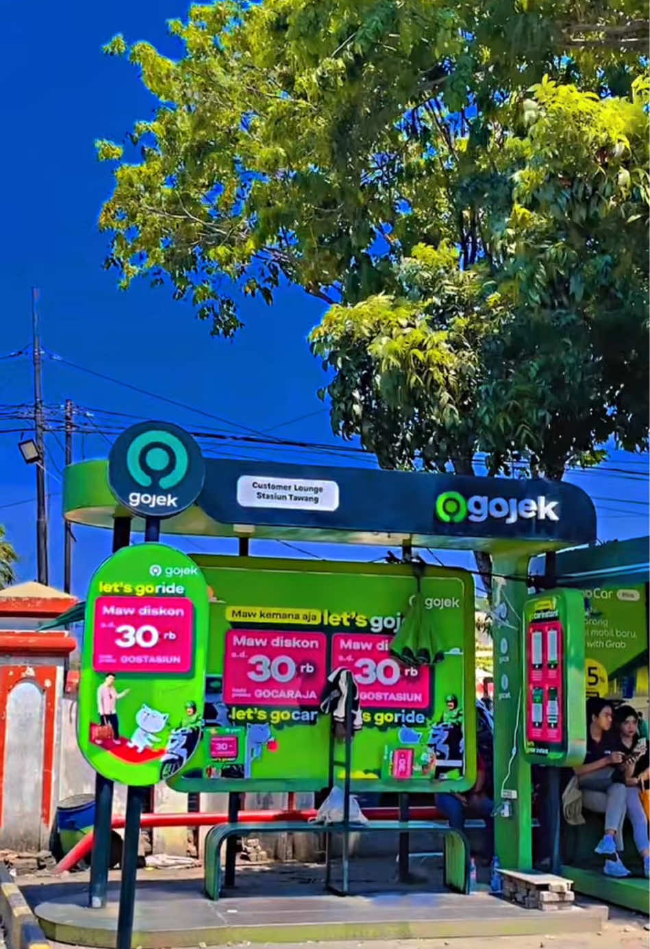 Goride Gocar instant di stasiun  #gojekindonesia #gojeksemarang #gocarinstant #stasiuntawangsemarang #driveronline 