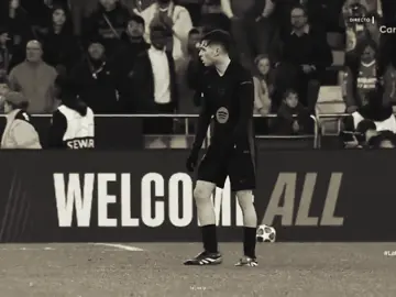 أشجاك نَوْحُ حمائمِ السِّدرِ فأهَجَنّ منكَ بلابلَ الصدر أم عَزْ نومُكَ ذكرُ غانيةِ أهدت إليك وساوس الذكرِ يا ليلةً طالتْ على دنف يشكو السهاد وقلةَ الصبرِ.          #barcelona #بيدري 