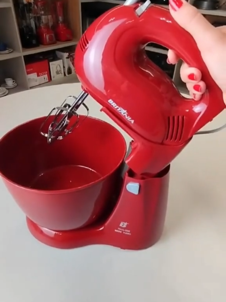 Dê uma olhada em Batedeira Britânia Perola 550 Cristal Duo Turbo 2 Tigelas 500W #Batedeira#Britania#