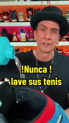 Si trabajas en oficina o no caminas demasiado ,Nunca lave sus tenis, es mejor limpiarlos #lucaslucas #tenis 