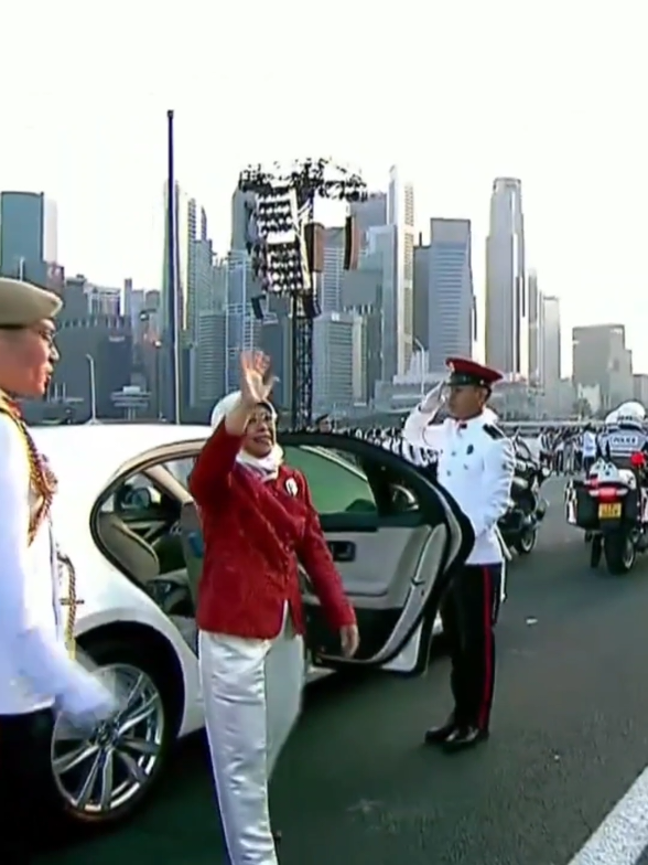 حليمة يعقوب رئيسة سنغفورة أول مسلمة تتولى رئاسة سنغفورة#المغرب🇲🇦تونس🇹🇳الجزائر🇩🇿 #amirca🇺🇲 #france🇫🇷 #فرنسا🇨🇵_بلجيكا🇧🇪_المانيا🇩🇪_اسبانيا🇪🇸 #المغرب🇲🇦 